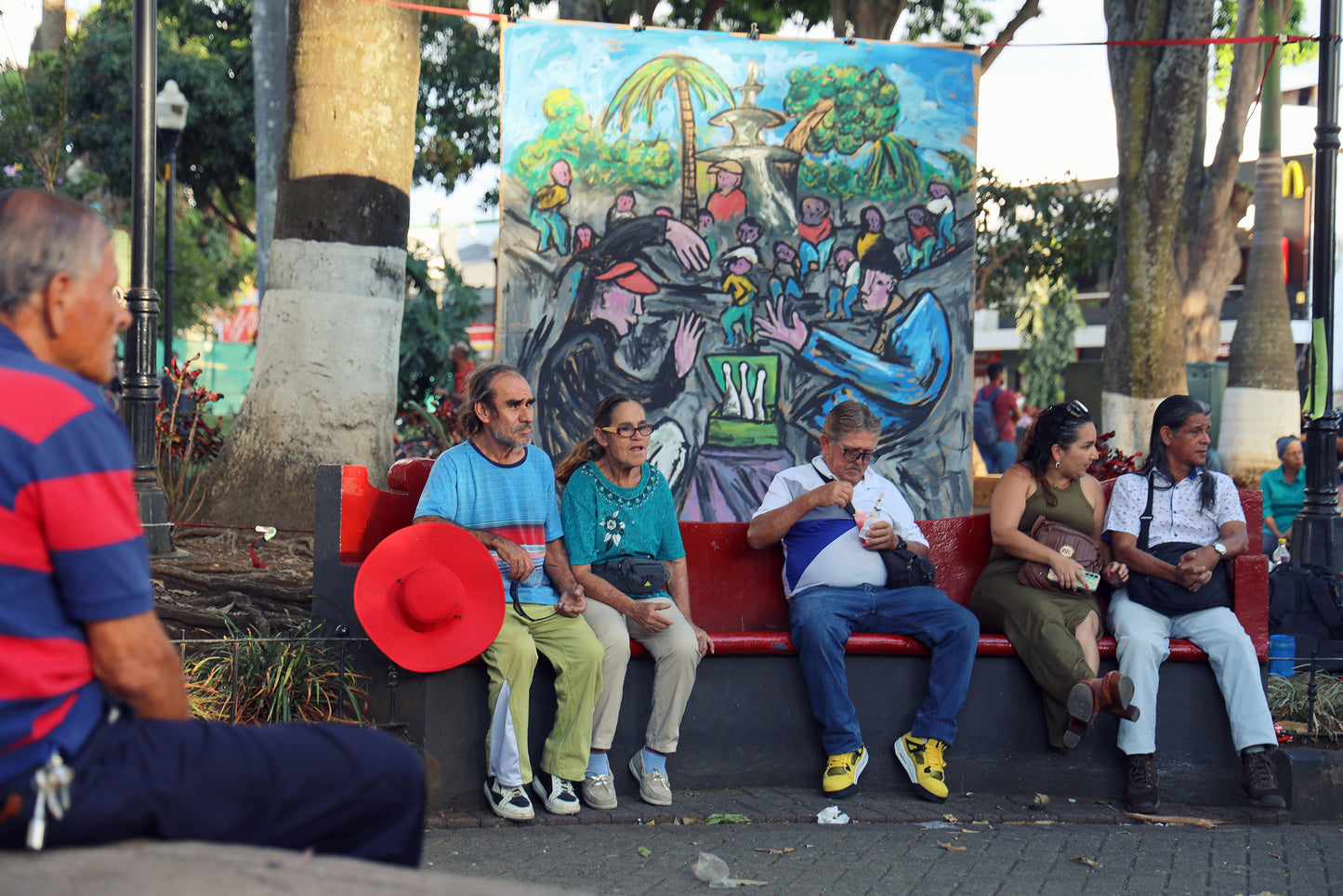 Las cirkubikas en el parque de Alajuela